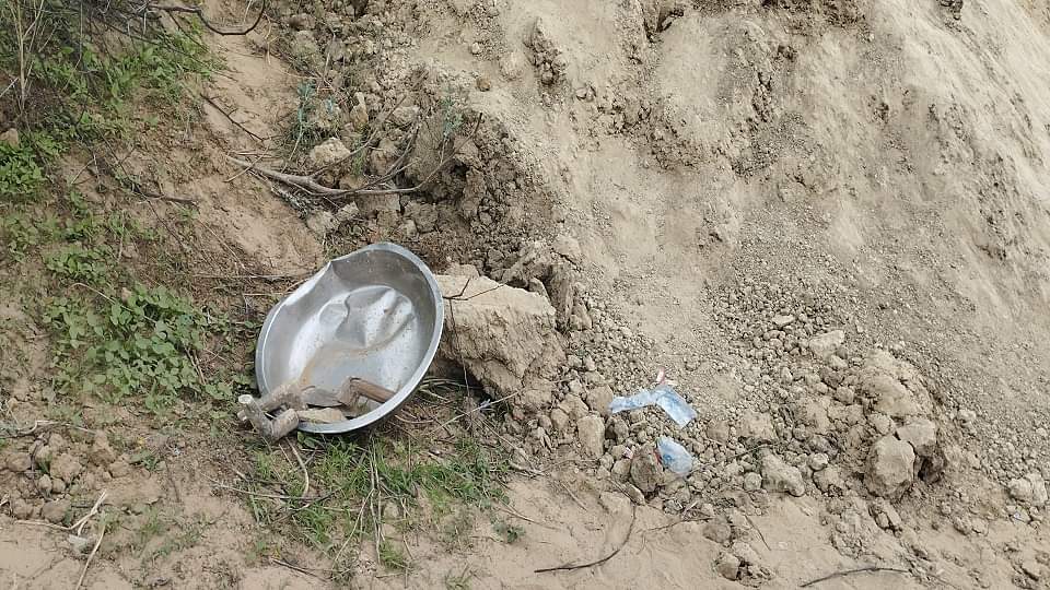 मौत का सन्नाटा: एक-एक कर उठीं चार अर्थियां, चीत्कार ने चीरा कलेजा; पूरा गांव रो पड़ा...फिर पुलिस ने दिया कंधा Four corpses were lifted one by one screams tore the heart whole village cried