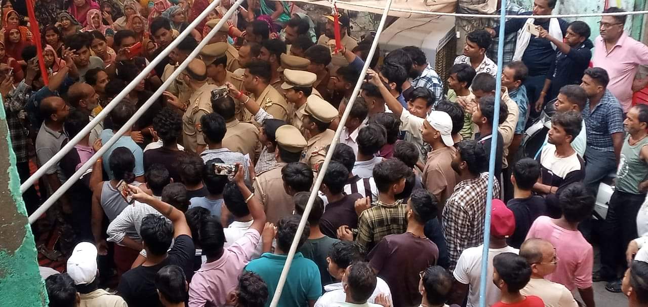 हलवाई के बेटे का कत्ल: शराब पिलाई, एक दोस्त ने हाथ पकड़े, दूसरे ने सिर को ईंट से कुचला; जानें हत्या की वजह Murder of a confectioner's son: one friend held his hand, another crushed his head know reason behind murder