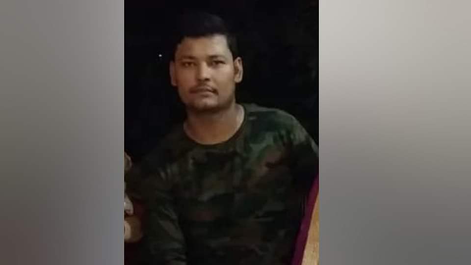 UP: बहनोई से विवाद... अब युवक ने खत्म किया परिवार, मां और बच्चों को इसलिए मारी गोली, खुद भी दी जान; पूरी कहानी Azamgarh Man Kills Mother and Children Over Family Dispute Ends His Life After Deadly