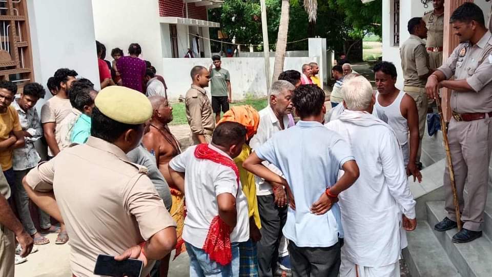 UP: बहनोई से विवाद... अब युवक ने खत्म किया परिवार, मां और बच्चों को इसलिए मारी गोली, खुद भी दी जान; पूरी कहानी Azamgarh Man Kills Mother and Children Over Family Dispute Ends His Life After Deadly