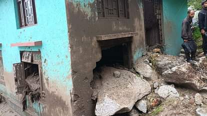 Himachal Cloud Burst : तबाही के बीच तीन और शव मिले; पूरा गांव बहा, 34 लापता, वायुसेना से मांगी मदद; जानें Himachal Cloud Burst Three more bodies found amid devastation Entire village washed away 34 missing