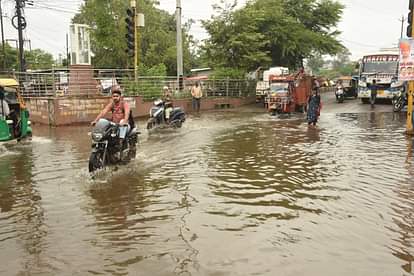 Weather Update: मध्य प्रदेश के 17 जिलों में आज भारी बारिश का अनुमान, भोपाल-इंदौर में बारिश का यलो अलर्ट Weather Update: Heavy rain expected in 17 districts of Madhya Pradesh today, yellow alert for rain in Bhopal-I
