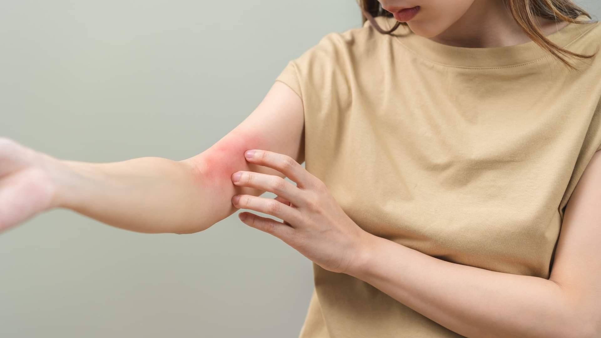 Mustard Oil: हाथ-पैर पर सरसों का तेल लगाते हैं? एक्सपर्ट ने बताई ऐसी बातें जिसे जानकर रह जाएंगे हैरान Mustard Oil Benefits For Skin Sarson Ka Tel Lagane Ke Fayde or Nuksan Know Details in Hindi