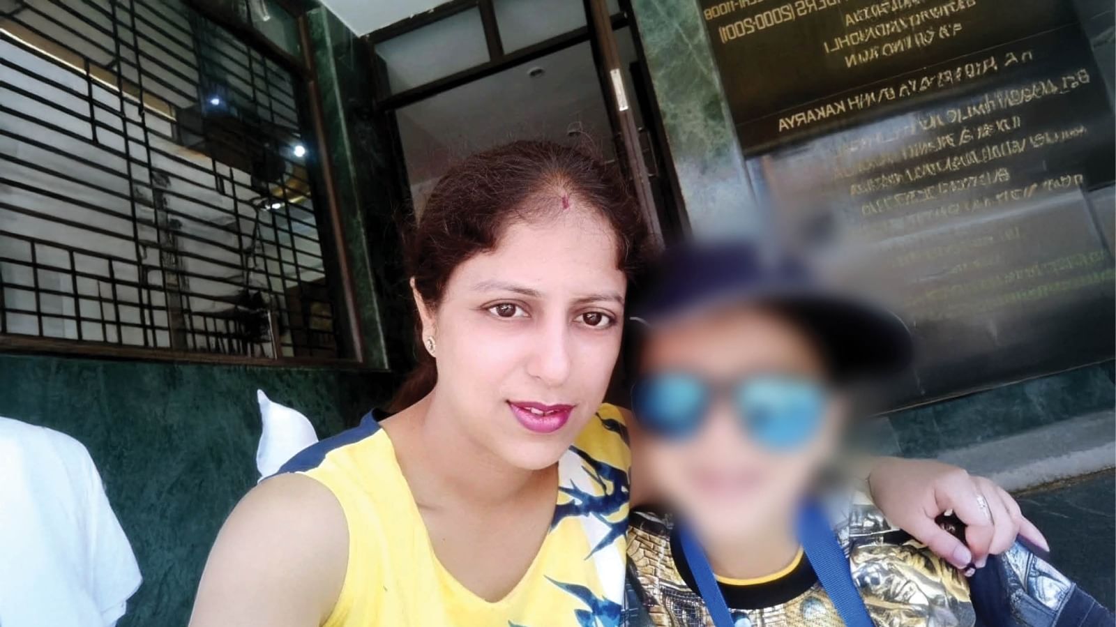 दिल्ली दोहरे हत्याकांड में खुलासा: ₹43 हजार और दो फोन बने काल, आरी के ब्लेड से मुकेश ने काटा मां-बेटे का गला lajpat nagar double murder lady scolded for 43 thousand rupees two phones Mukesh slit throats with saw blade