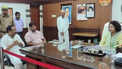 कटान का कहर: लखीमपुर में शारदा की जद में गांव करसौर, दो घर नदी में समाए, ग्रामीणों ने डीएम से लगाई गुहार Karsaur village is in danger due to erosion of Sharda river in Lakhimpur