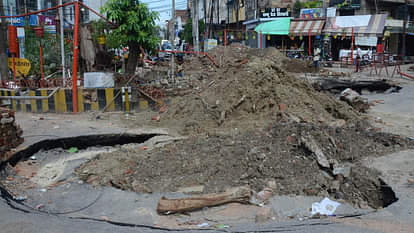 Kanpur: ब्रह्मनगर चौराहे पर 36 फीट क्षतिग्रस्त हुआ नाला, डेढ़ माह दुश्वारियां झेलेंगे लोग 36 feet of drain damaged at Brahmanagar intersection, people will face difficulties for one and a half months