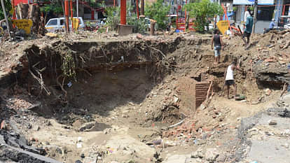 Kanpur: ब्रह्मनगर चौराहे पर 36 फीट क्षतिग्रस्त हुआ नाला, डेढ़ माह दुश्वारियां झेलेंगे लोग 36 feet of drain damaged at Brahmanagar intersection, people will face difficulties for one and a half months