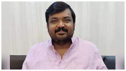 Faisal Malik: कार बेची नहीं गई और वकालत बीच में ही छोड़ दी; किस्मत से एक्टर बने 'पंचायत' के प्रह्लाद चा panchayat series Prahlad cha fame faisal malik interview shares his journey life updates