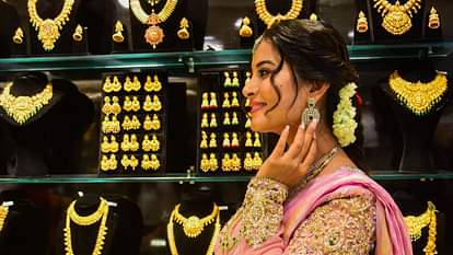 Gold Silver Price: कमजोर मांग के कारण सोना 600 रुपये गिरकर 113200 रुपये पर, चांदी 300 रुपये चढ़ी Gold Price Aaj Ka today Sone aur Chandi Ka Bhav Gold and Silver Price news Gold and Silver Price Today