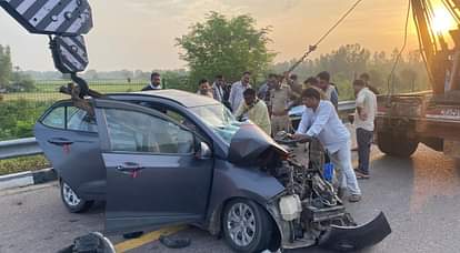 Unnao Accident: एक्सप्रेसवे पर अज्ञात वाहन ने कार को मारी टक्कर, मां-बेटे की मौत और पिता-पुत्री गंभीर घायल Unnao Accident An unknown vehicle hit car on expressway mother and son died father and daughter were injured