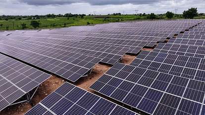 Ramnagar News: प्यासी धरती को ठंडक दे रही सूरज की तपिश, 80 प्रतिशत सरकार और 20 फीसदी खर्च करेंगे काश्तकार Under the PM Kusum Yojana, farmers are installing solar pumps for irrigation in ramnagar