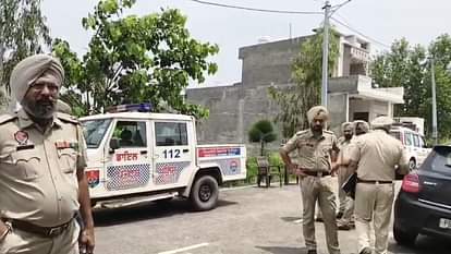 Amritsar: अकाली दल के पूर्व सरपंच की गोली मारकर हत्या, पड़ोसी ने आधी रात घर से बाहर बुलाकर मारा Former Akali Dal sarpanch shot dead in Amritsar