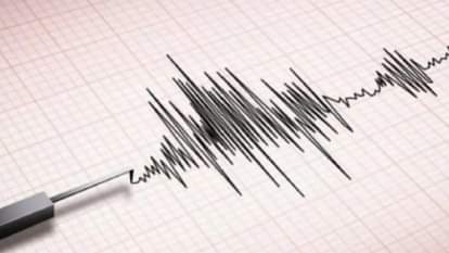 Earthquake: पश्चिमी तुर्किए में भूकंप के तेज झटके, 6.1 मापी गई तीव्रता, दहशत में सड़कों पर उमड़े लोग Magnitude 6.1 earthquake hits western Turkey