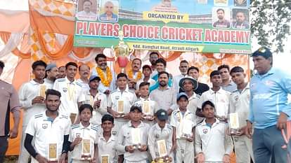 Atrauli Premier League: एबी ट्रांसफॉर्मेशन ने जीती ट्रॉफी, परितोष राज रहे मैन ऑफ द सीरीज AB Transformation won the trophy