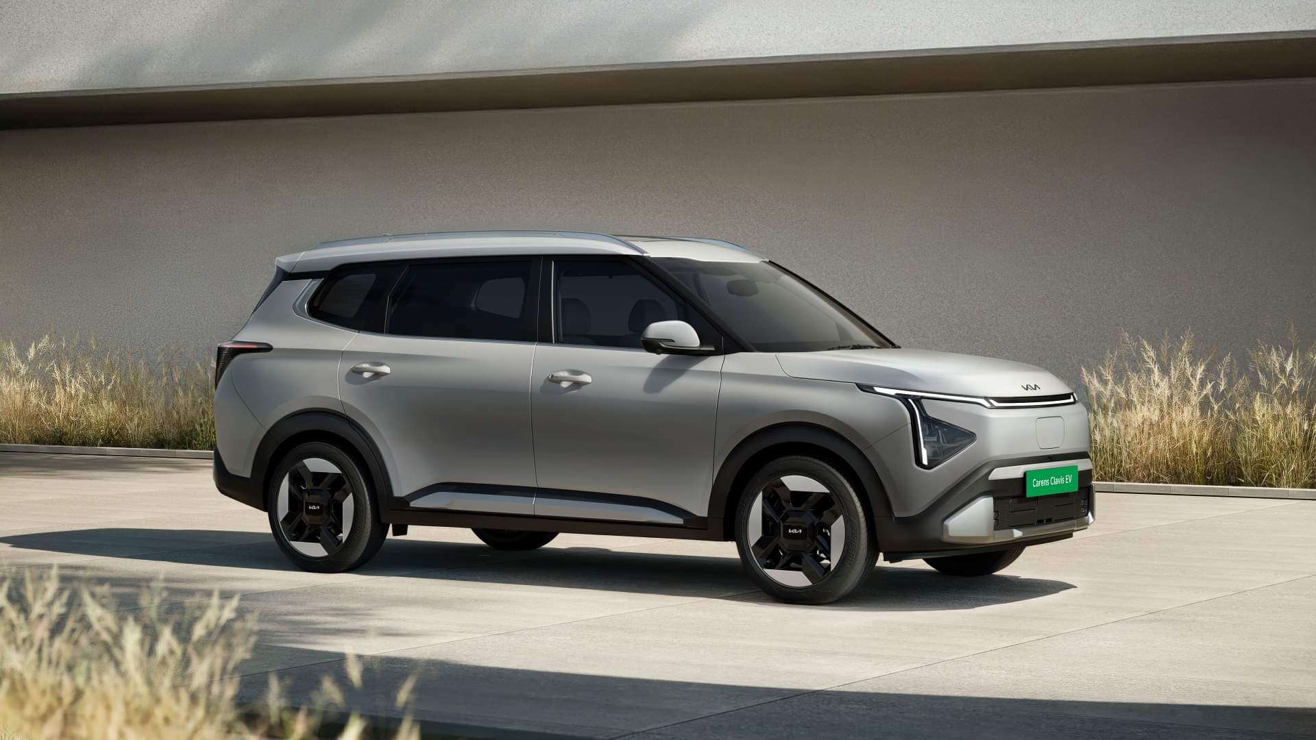 Kia Carens Clavis EV: किआ कैरेंस क्लैविस ईवी हुई भारत में लॉन्च, 490 किमी की रेंज, जानें कीमत और फीचर्स Kia Carens Clavis EV launched in India Know Price Features Specifications
