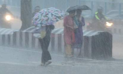 Mp weather: मध्यप्रदेश के 14 जिलों में आज भारी बारिश का अलर्ट,अगले 24 घंटे में साढ़े 4 इंच तक गिर सकता है पानी MP weather: Heavy rain alert in 14 districts of Madhya Pradesh today, up to 4.5 inches of rain may fall in the