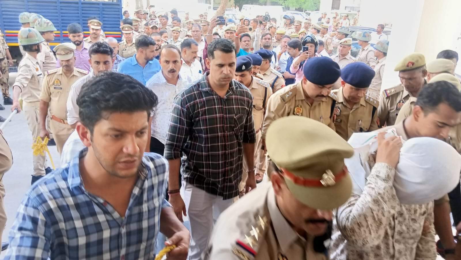आगरा धर्मांतरण केस: छह राज्यों से 10 आरोपी गिरफ्तार, अमेरिका सहित कई देशों में फैला नेटवर्क; ISIS से जुड़े तार UP Police and ATS exposed big conversion racket 10 accused arrested links to terrorist organization ISIS