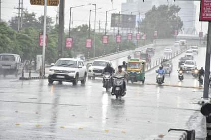 Mp weather: मध्य प्रदेश में फिर शुरू हुआ बारिश का दौर, 10 जिलों में गिरा पानी, अगले दो दिन तेज बारिश का अलर्ट MP weather: Rainy season begins again in Madhya Pradesh, rain falls in 10 districts, alert for heavy rain for