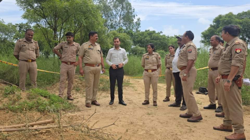 UP: हिमाचल से पकड़ा, गांव तक पीटा; प्रेमी संग गई सानिया की फिर गला दबाकर हत्या, शव दफनाकर बोले-टीबी से हुई मौत Sania Murdered by Family Over Love Affair in Baghpat, Body Buried Secretly; Lover Sagar's Testimony Reveals Tr