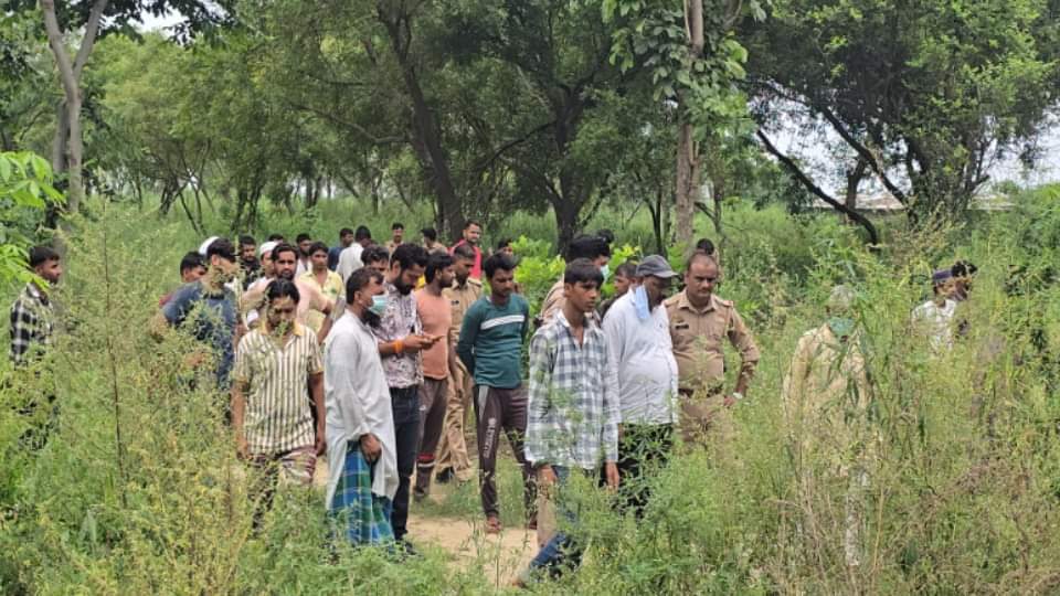 UP: हिमाचल से पकड़ा, गांव तक पीटा; प्रेमी संग गई सानिया की फिर गला दबाकर हत्या, शव दफनाकर बोले-टीबी से हुई मौत Sania Murdered by Family Over Love Affair in Baghpat, Body Buried Secretly; Lover Sagar's Testimony Reveals Tr