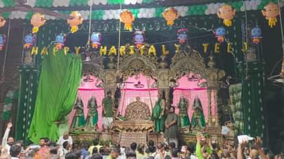 Vrindavan: हरियाली तीज पर बांकेबिहारी ने दिए दिव्य दर्शन, स्वर्ण-रजत हिंडोले में बैठकर किया भक्तों का उद्धार Banke Bihari gave divine darshan on Hariyali Teej