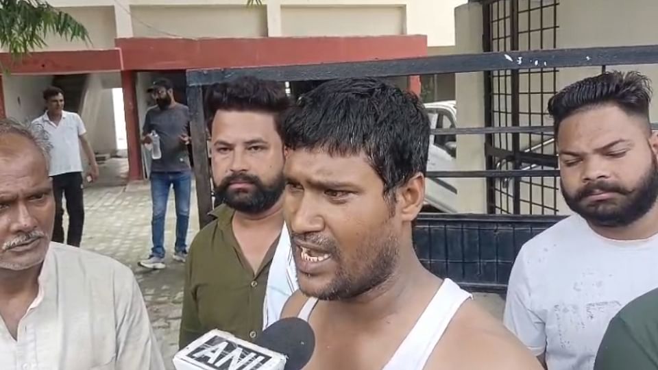 Haridwar Stampede: संकरा रास्ता और खड़ी चढ़ाई... मंदिर मार्ग पर इस करण मची भगदड़; चश्मदीद ने बताई पूरी कहानी Haridwar Stampede: 6 Devotees Including 2 Children Dead in Chaos at Mansa Devi Temple