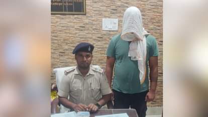 Bihar News: 83 आधार कार्ड और 3 पैन कार्ड के साथ यूपी का साइबर ठग गोपालगंज में गिरफ्तार, ऐसे हुई कार्रवाई Bihar News: UP cyber thug arrested in Gopalganj with 83 Aadhar cards and 3 PAN cards