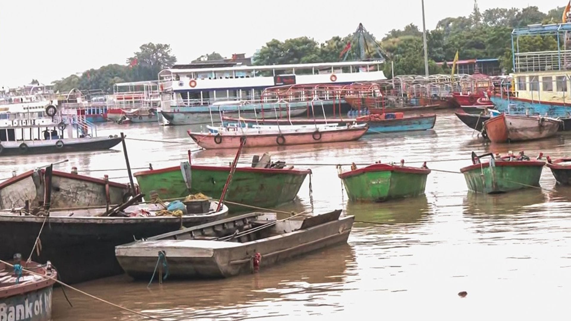 Varanasi Flood: गंगा का रौद्र रूप, मणिकर्णिका घाट पर शवों की कतार, पहली बार नमो घाट बंद, वरुणा-गोमती भी उफनाई Namo Ghat Closed First Time, Ganga Above Danger Mark, Water Reaches Sheetla Ghat Road in kashi varanasi