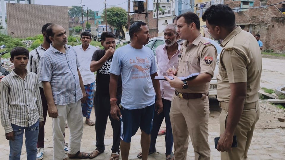 UP: प्लास से खींचे दांत... शरीर पर जख्म ही जख्म, अवैध संबंध में घर बुलाकर दंपती ने की युवक की क्रूरता से हत्या man murder after being called home for illicit relation killer even pulled out his teeth with plier in sambhal