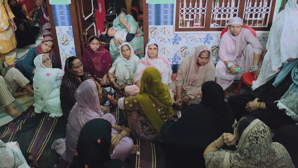 UP: प्लास से खींचे दांत... शरीर पर जख्म ही जख्म, अवैध संबंध में घर बुलाकर दंपती ने की युवक की क्रूरता से हत्या man murder after being called home for illicit relation killer even pulled out his teeth with plier in sambhal