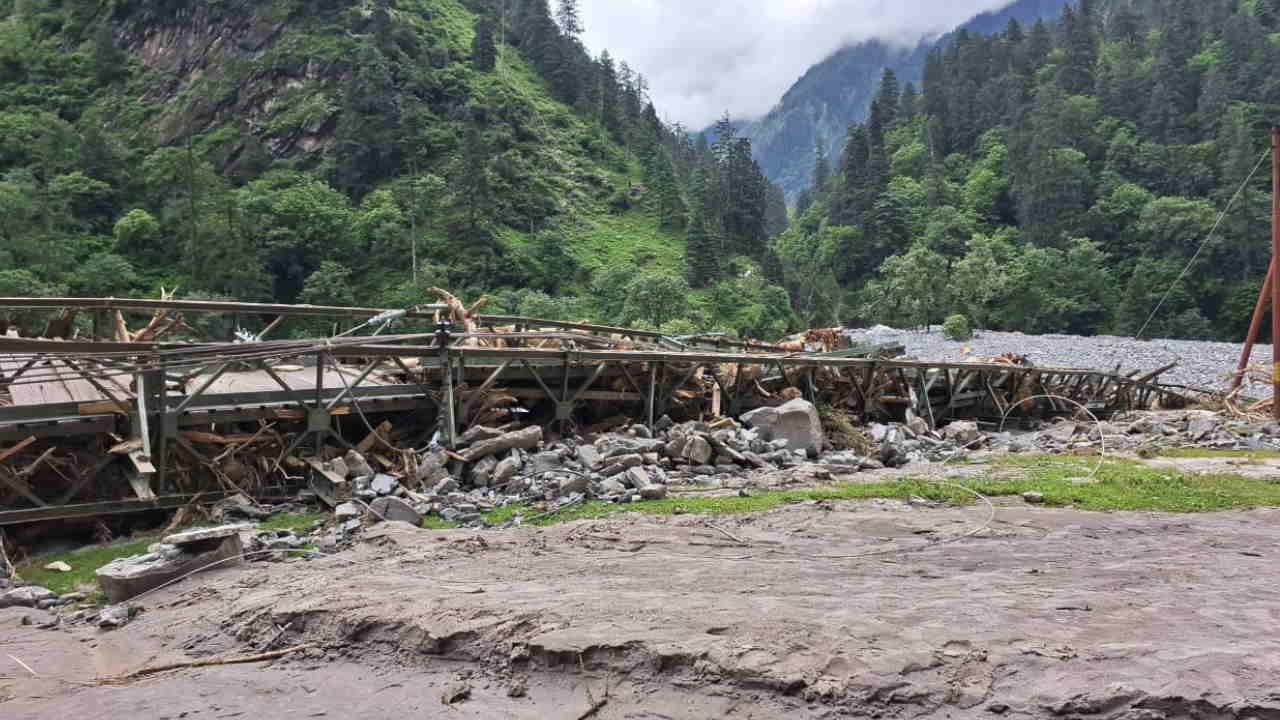 Uttarkashi: मलबा आने से यमुना नदी में बनी झील, बढ़ा खतरा, NDRF-SDRF सहित जिला प्रशासन मौके पर पहुंचा Uttarkashi lake formed in Yamuna river due to debris NDRF SDRF Health Revenue Police team and DM reached spot