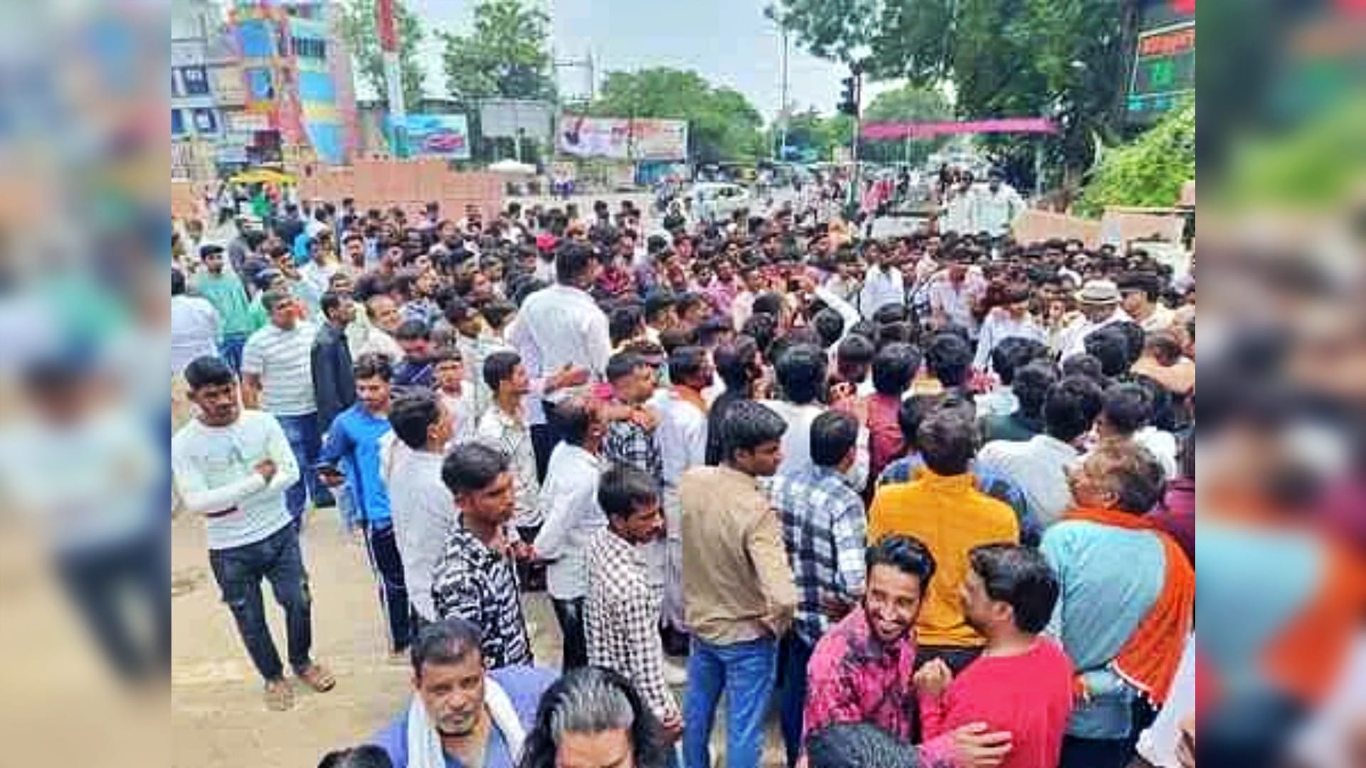 Chittorgarh: युवती से दुष्कर्म और हत्या मामले पर फूटा लोगों का गुस्सा, प्रदर्शन-तोड़फोड़; छावनी बना कलेक्ट्रेट Chittorgarh: People staged protest and vandalism over rape and murder of girl; Collectorate became cantonment