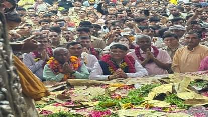 UP: सुप्रीम कोर्ट की ओर से गठित कमेटी पहुंची वृंदावन, बांकेबिहारी मंदिर में किए दर्शन, कुंज गलियों का निरीक्षण committee constituted by Supreme Court inspected Bankebihari temple at vrindavan in mathura