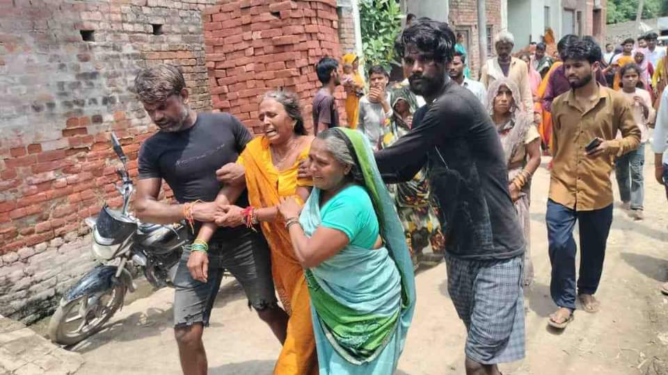 दर्दनाक: बेटी-बेटा, तो किसी ने खो दी पत्नी, मनोज की हालत नाजुक...11 लोगों की मौत; कलेजा चीर रहीं चीखें Dausa accident daughter-son someone lost his wife Manoj's condition is critical 11 people died screams tearing