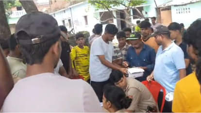 Deoria News: आपरेशन के बाद प्रसव पीड़िता की अस्पताल में मौत, बच्ची सुरक्षित- परिजनों लगाया ये आरोप Delivery victim dies in Deoria, newborn safe- relatives accuse of murder crime news in hindi