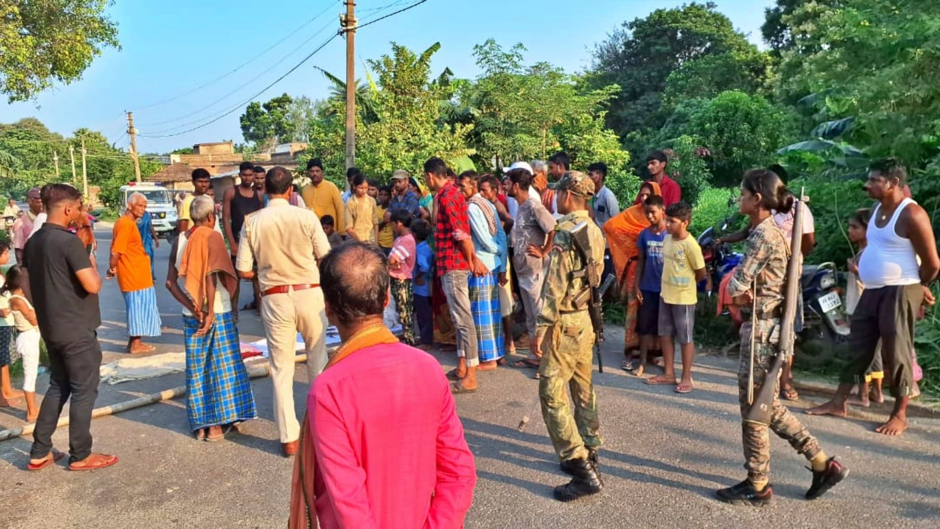 Bihar: जेल से छूटे आरोपी ने वार्ड सदस्य की बेटी की अश्लील तस्वीर की वायरल, पीड़ित पिता ने की आत्मदाह की कोशिश Accused released from jail made obscene picture of ward member's daughter viral, attempted self immolation