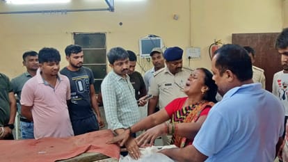 Bihar Crime: शराब तस्कर की टक्कर से होमगार्ड जवान की मौत, फरार आरोपी की तलाश में जुटी पुलिस Gopalganj Crime: Homeguard Jawan Dies in Collision with Liquor Smuggler, Police Search for Absconding Accused