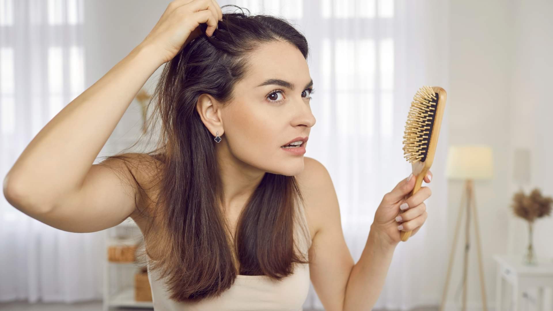 Oily Scalp: 'ऑयली स्कैल्प वाले लोगों को तेल नहीं लगाना चाहिए', ऐसी ही 5 अफवाहों की सच्चाई जानकर होगी हैरानी common Myths and facts about oily scalp in hindi disprj