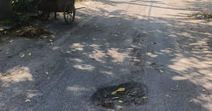 Kanpur: तेज रफ्तार कार ने महिला सफाई कर्मी को रौंदा…मौत, सफाई कर्मचारियों का हंगामा, चालक किशोर को भी लगी चोट Kanpur speeding car ran over female sanitation worker sanitation workers created ruckus teenager also injured