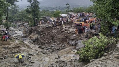 Pakistan Flood Havoc: पाकिस्तान के खैबर पख्तूनख्वा में बाढ़ का कहर, मृतकों का आंकड़ा 300 के पार Flood wreaks havoc in Pakistan's Khyber Pakhtunkhwa, death toll crosses 300