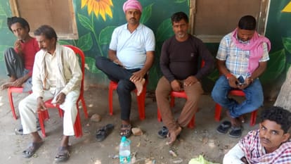 UP: मिर्जापुर में हादसे...बालक समेत नाै लोगों की मौत, कहीं मैजिक पलटा, कोई ट्रेन से कटा; बंधी में डूबा मजदूर Accident in Mirzapur Nine people including child died magic van overturned hit by train