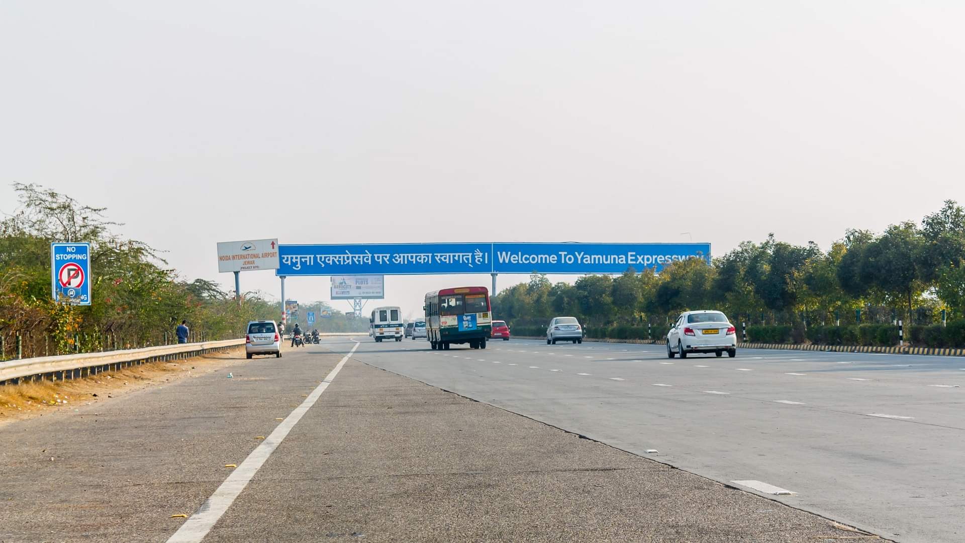 FASTag Annual Pass: NHAI ने देशभर में सफलतापूर्वक लागू किया फास्टैग वार्षिक पास, पहले ही दिन जोरदार रिस्पॉन्स NHAI Successfully Implements Rs 3000 FASTag Annual Pass For Private Vehicles Across the Country