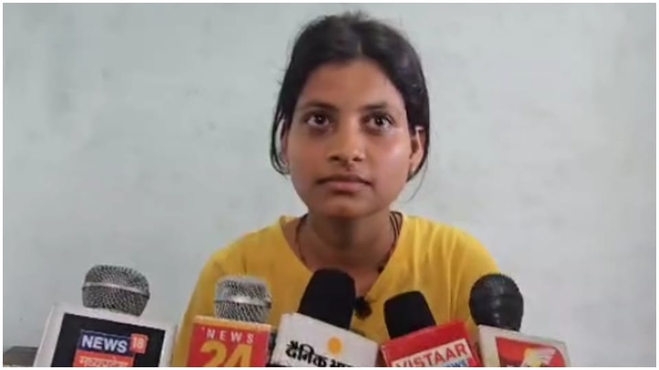 45 दिन चली शादी: फिर युवक ने दी जान, पत्नी के किसी और से संबंध, वह बोली- पति में कमजोरी थी; जानें कब-क्या हुआ? Shahdol Suicide Case Man Dies by Suicide 45 Days After Marriage Family Alleges Wife Affair