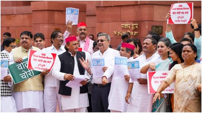 VP Poll: 'राजनाथ सिंह वरिष्ठ नेता, बातचीत की जरूरत होगी तो करेंगे', सीपी राधाकृष्णन की उम्मीदवारी पर अखिलेश Samajwadi Party chief Akhilesh Yadav on vice presidential candidate