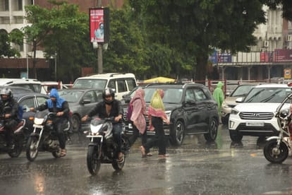 Mp weather today: MP में स्ट्रांग सिस्टम एक्टिव, 23 जिलों में आज भारी बारिश का अलर्ट, अगले 4 दिन ऐसा ही मौसम MP weather today: Strong system active in MP, heavy rain alert in 23 districts today, similar weather expected