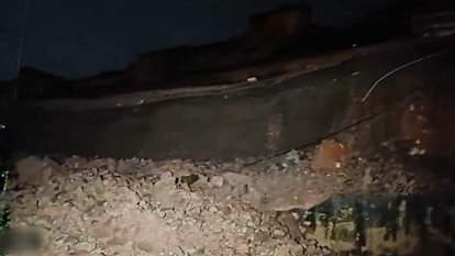 Jaipur News: बारिश के बीच आमेर किले की ओर जाने वाली दीवार गिरी, बड़ा हादसा टला Jaipur News: Wall leading to Amer Fort collapsed amid rain, major accident averted