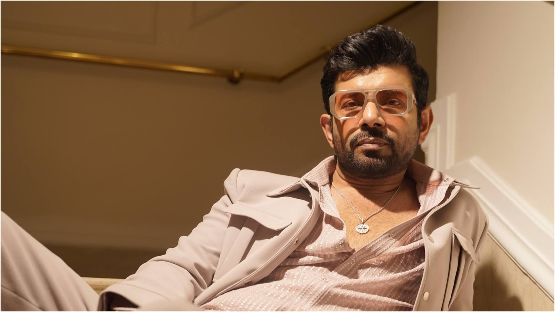 Vineet Kumar Singh: बास्केटबॉल के खिलाड़ी रहे, पढ़ाई कर डॉक्टर बने, संघर्ष की राह पर चल एक्टिंग में जमाए पैर Vineet Kumar Singh Birthday: Know About Mukkabaaz and Chhaava Movie fame actor career and Life Story
