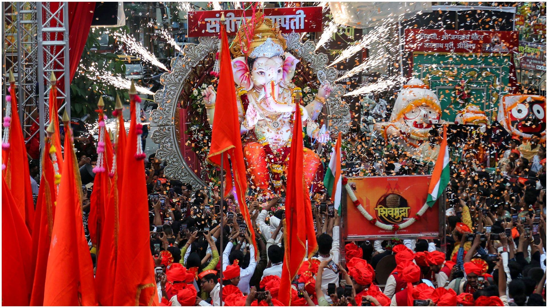 Ganpati Bappa Morya: हर तरफ 'गणपति बप्पा मोरया' की गूंज, पीएम मोदी ने दीं गणेश चतुर्थी की शुभकामनाएं; तस्वीरें 'Ganpati Bappa Morya' resonates everywhere in india, PM Modi wishes people for Ganesh Chaturthi; See Photos