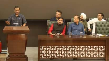 Delhi: 'नेशनल हेराल्ड केस में गांधी परिवार से कोई जेल नहीं गया', केजरीवाल का हमला; कांग्रेस ने दिया करारा जवाब aap National Convenor Arvind Kejriwal fiercely attacked Congress in delhi