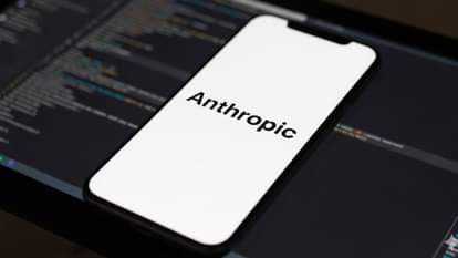 Anthropic: AI कंपनी ने डाउनलोड की 70 लाख पायरेटेड किताबें, लगा 1 ट्रिलियन डॉलर का जुर्माना, ऐसे किया समझौता anthropic settels ai copyright case with authors downloaded 7 million copies without consent